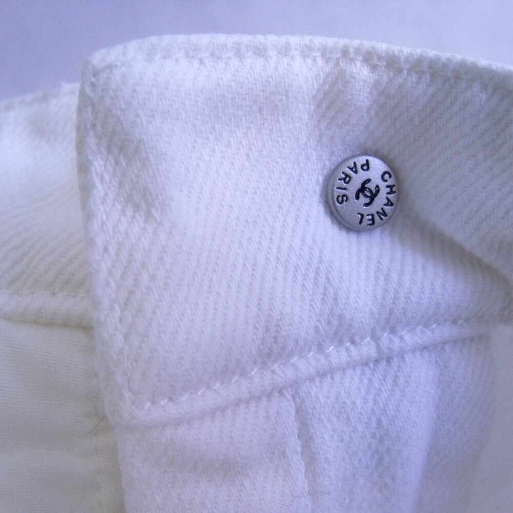 Chanel Cropped Jeans CC Buttons - Picture 14 of 15